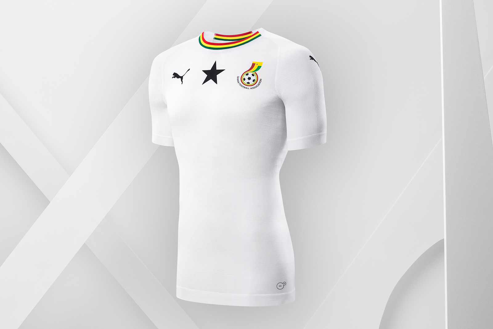 18SS_Consumer_TS_Football_WC_ALLWHITE_GHANA_01