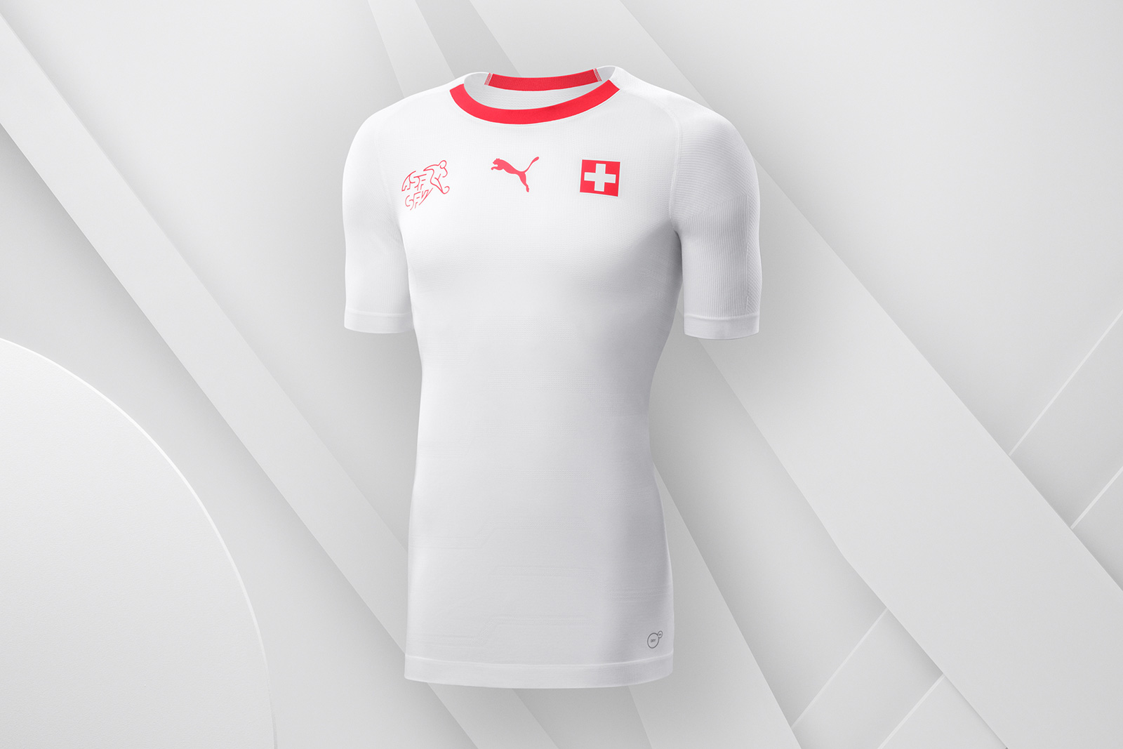 18SS_Consumer_TS_Football_WC_ALLWHITE_SWITZERLAND_01