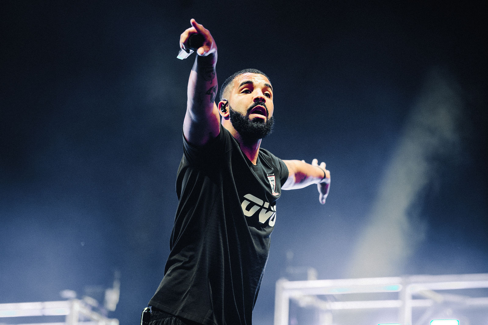 drake ovo fc nike 2