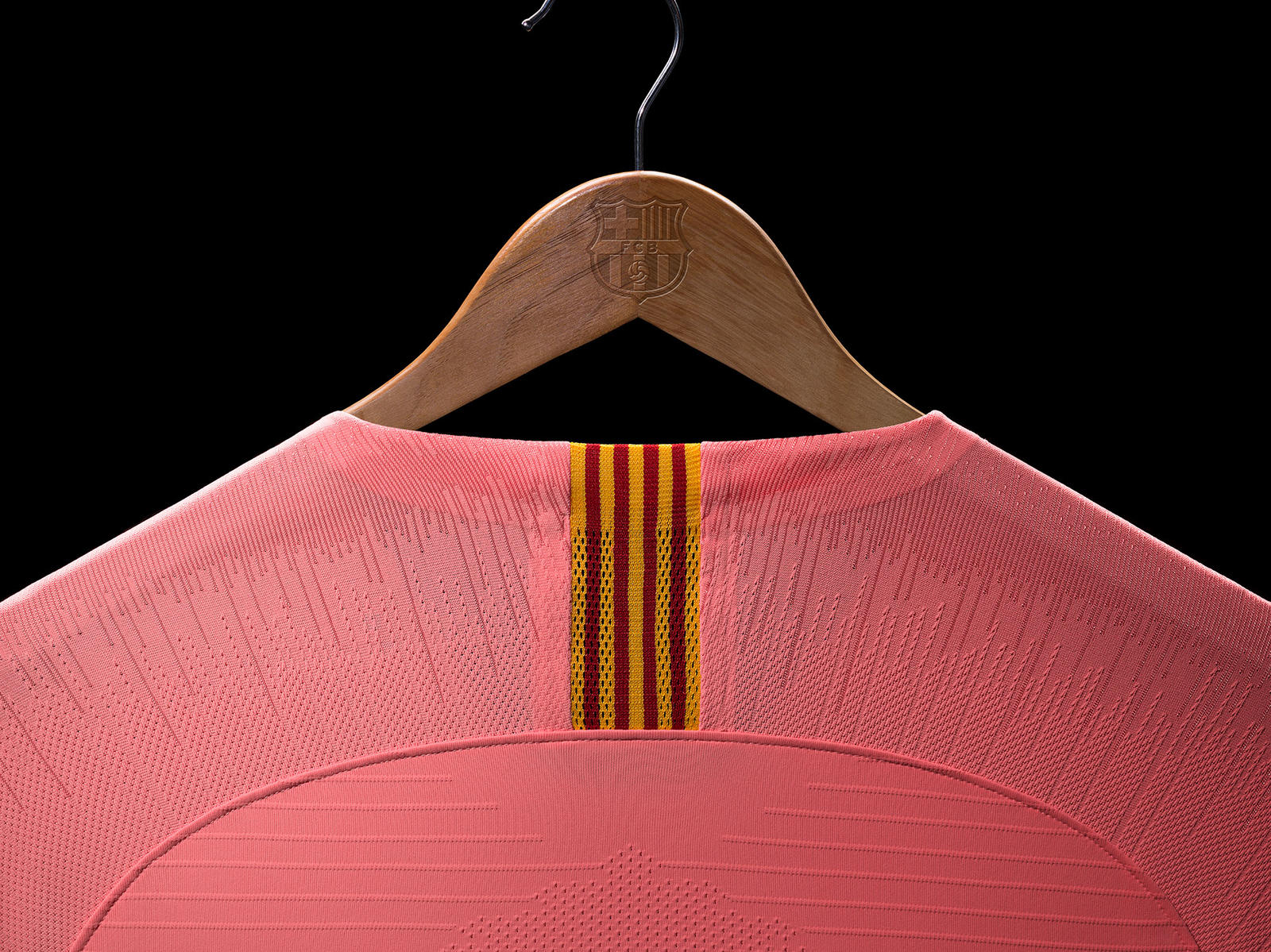 FCB_2018-19_ThirdKit_SUFA18_FB_CKC_FCB_3RD_PRODUCT_BACK_R_81891