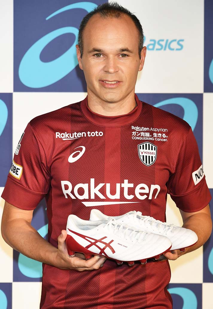 1-iniesta-asics-min