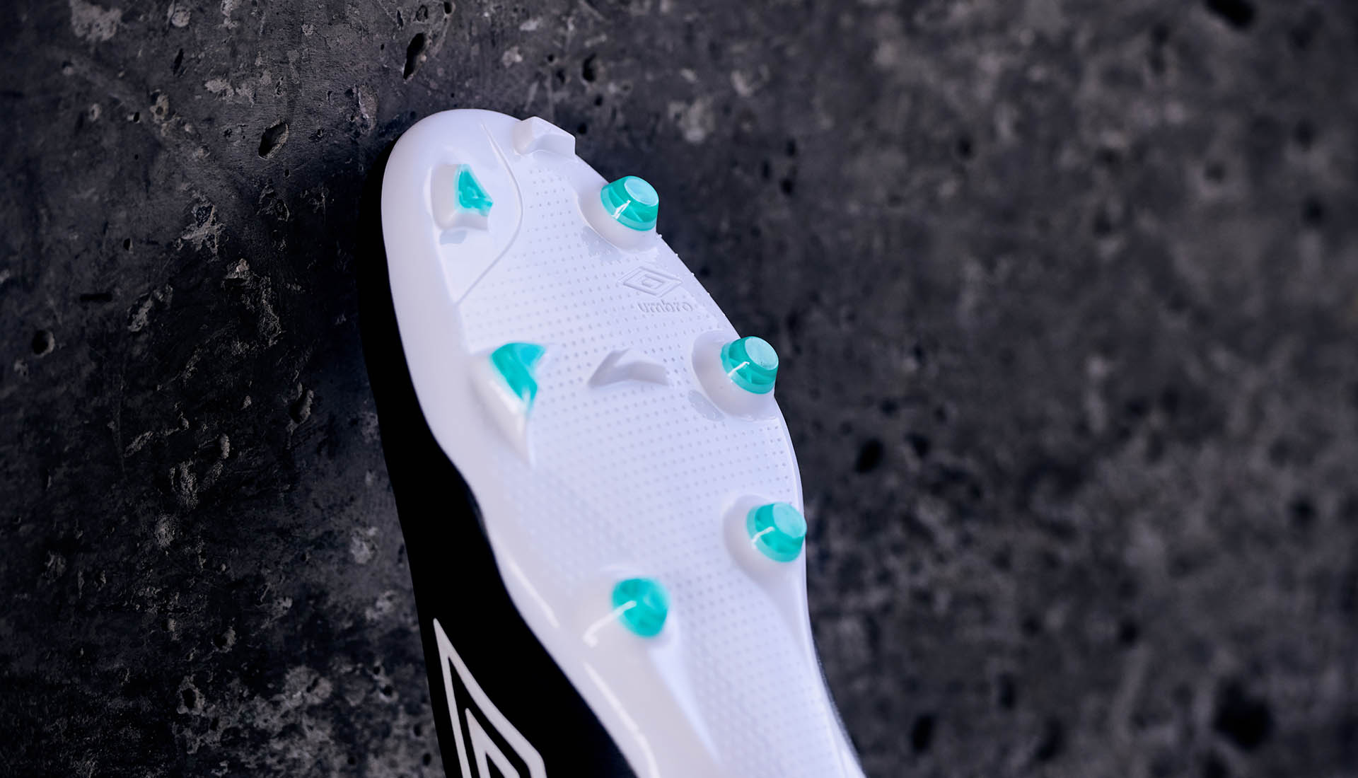 umbro-medusae-3_0000_umbro_medusae_3_elite_11