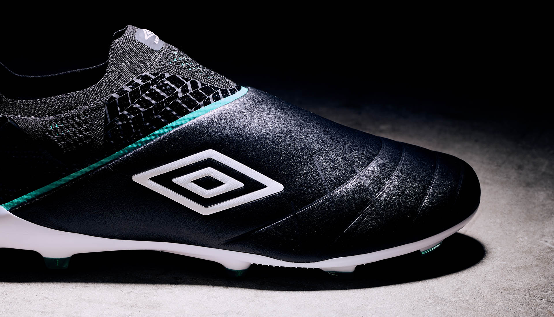 umbro-medusae-3_0003_umbro_medusae_3_elite_8