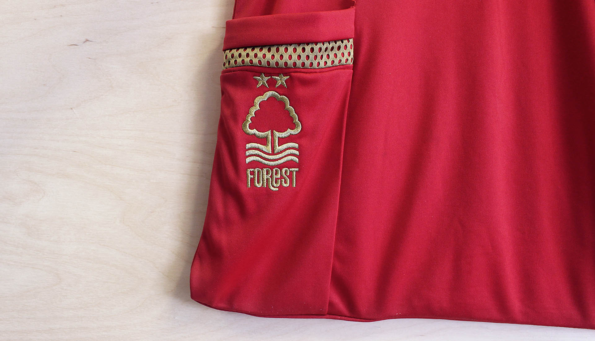 patterns-of-play-bags-for-life_0003_nottingham-forest-15-16_home_close-up-1_1500
