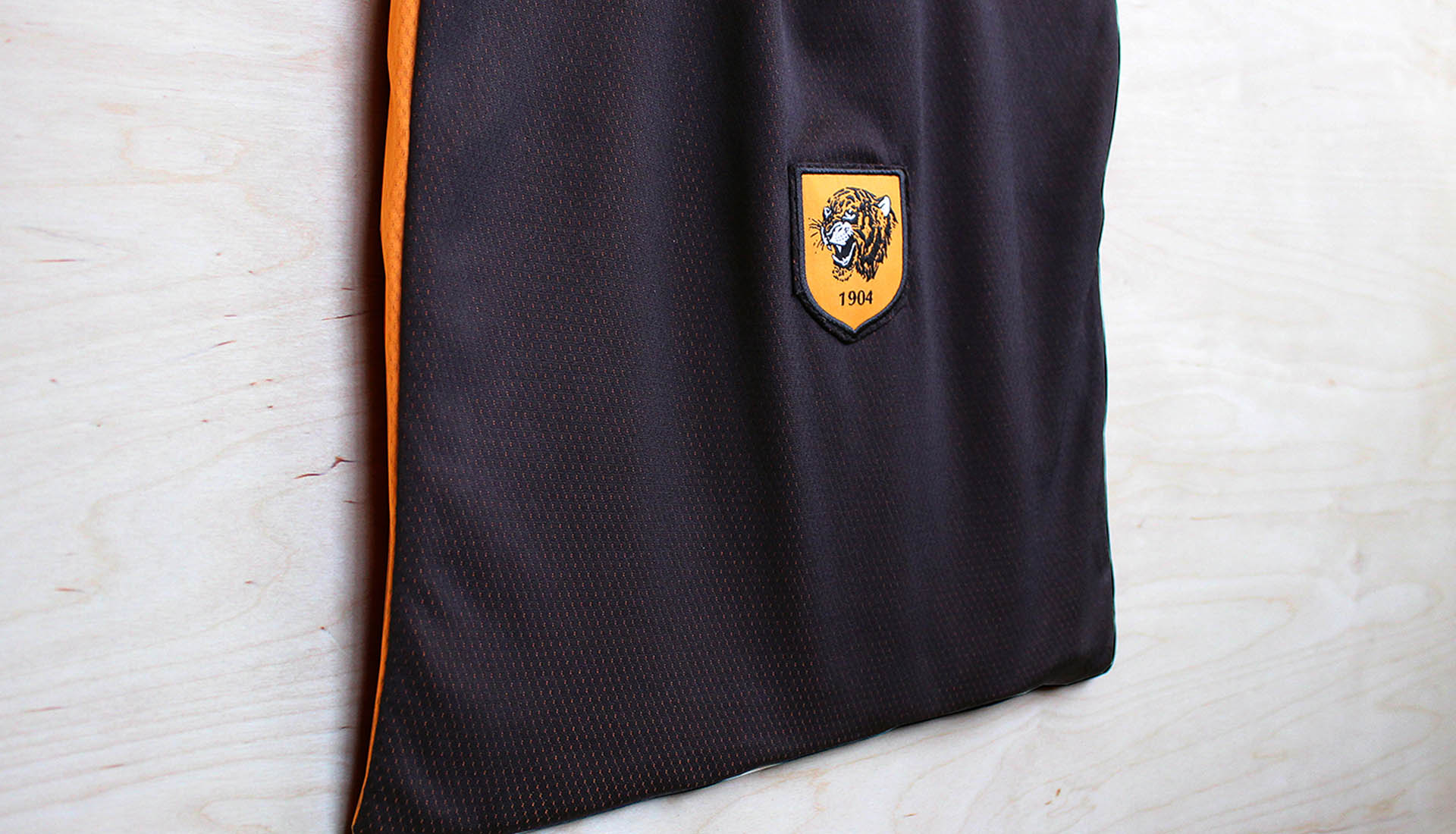 patterns-of-play-bags-for-life_0007_hull-city-16-17_away_close-up-3_1500