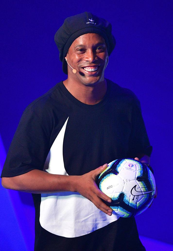 3-ronaldinho-nike-rabisco-ball