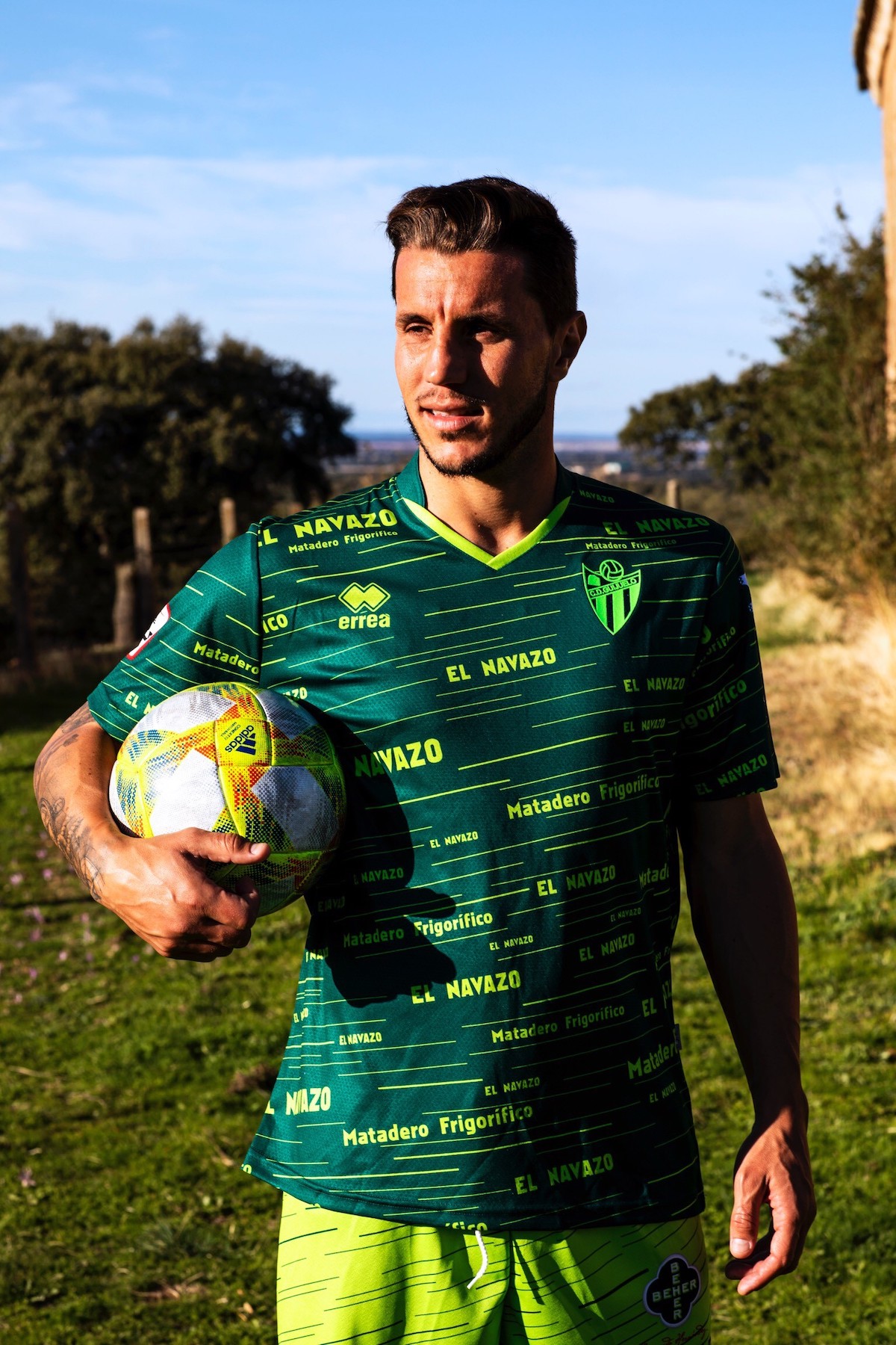 Lenders - Cinco home jerseys del futbol modesto 2