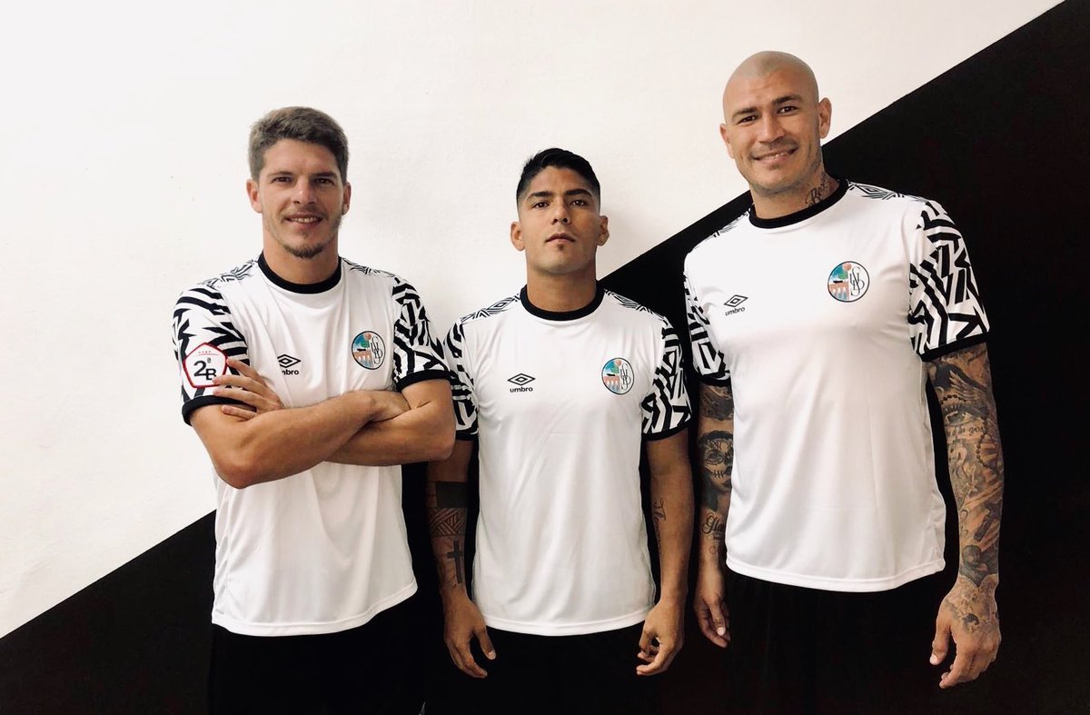 Lenders - Cinco home jerseys del futbol modesto 3