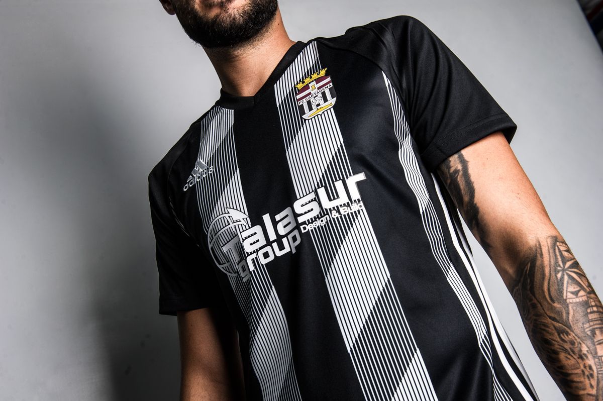 Lenders - Cinco home jerseys del futbol modesto 5