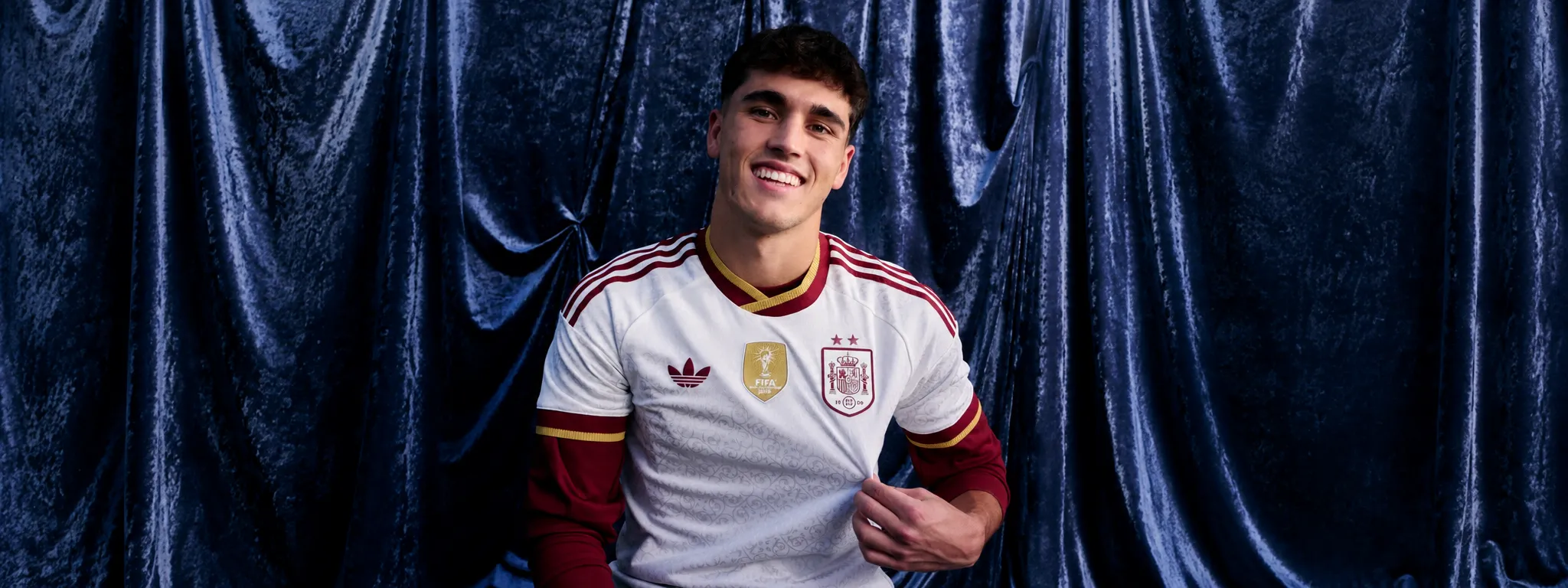 adidas presenta la camiseta visitante de España con las dos estrellas