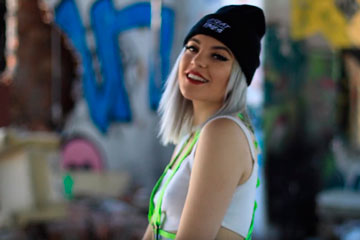 Mami LaQuinn - A Las Nubes - Fleek Mag