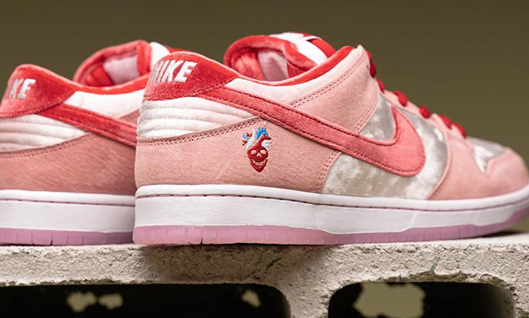 SB Dunk Low StrangeLove - hypescrape