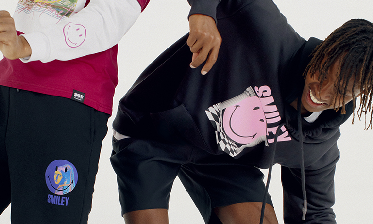El flechazo del verano: Smiley en edición limitada para Pull \u0026 Bear | Moda  | S Moda EL PAÍS
